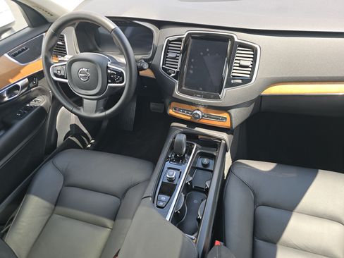 Used 2025 Volvo XC90 B6 Plus AWD/4WD image 22