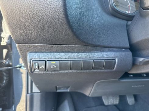 Used 2025 Toyota Corolla LE image 24