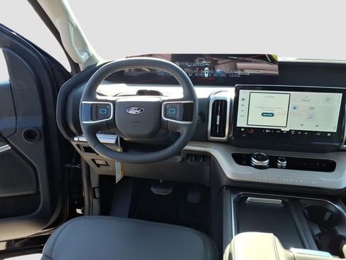 New 2026 Ford Expedition Active image 10