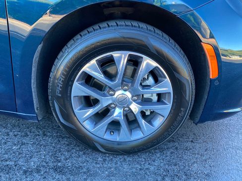 Used 2023 Chrysler Pacifica Pinnacle image 8