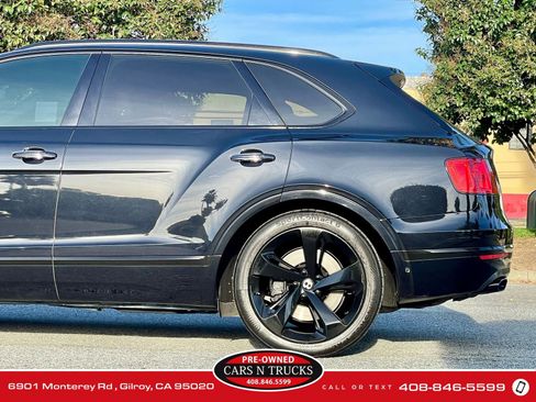Used 2017 Bentley Bentayga AWD/4WD image 46