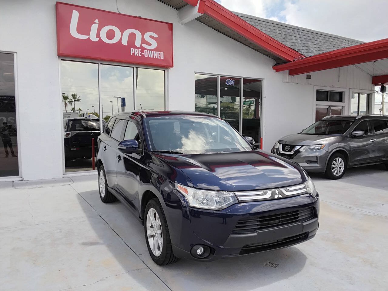 Used 2014 Mitsubishi Outlander SE AWD/4WD image 8