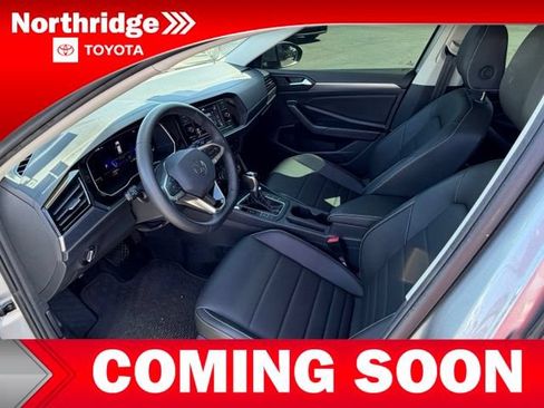 Used 2024 Volkswagen Jetta SE w/ Panoramic Sunroof Package FWD image 5