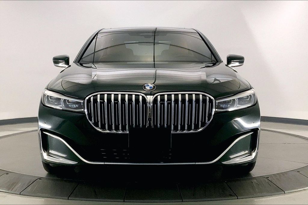 Used 2022 BMW 750i xDrive w/ Luxury Rear Seating Package AWD/4WD image 2