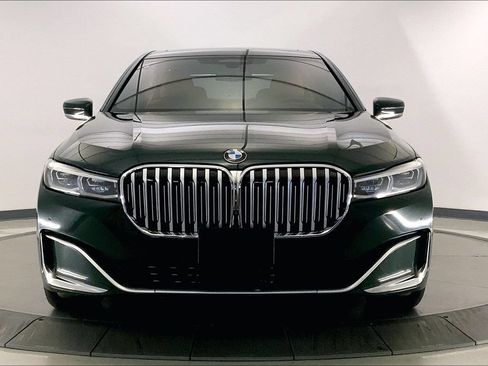 Used 2022 BMW 750i xDrive w/ Luxury Rear Seating Package AWD/4WD image 2