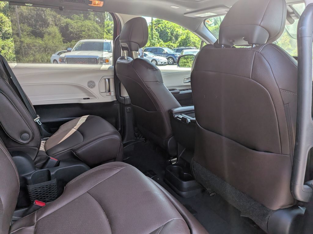 Used 2021 Toyota Sienna Platinum FWD image 26