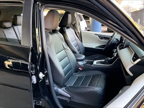 Used 2022 Toyota RAV4 XLE image 8