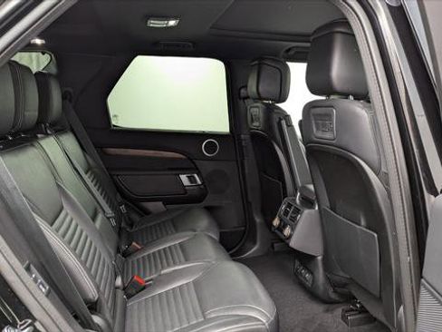 Used 2023 Land Rover Discovery S image 19