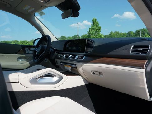 New 2026 Mercedes-Benz GLS 450 4MATIC image 43
