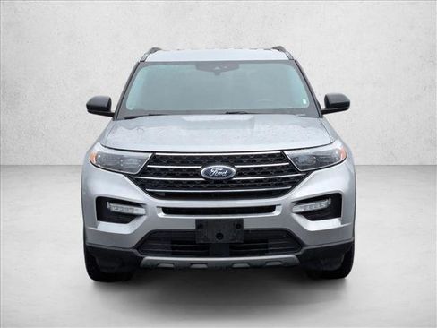 Used 2023 Ford Explorer XLT w/ Equipment Group 202A image 2