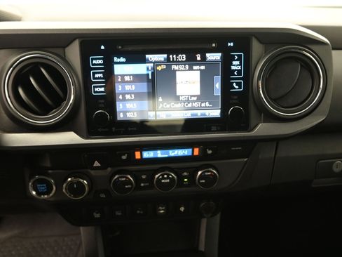 Used 2019 Toyota Tacoma TRD Sport w/ Technology Package image 15