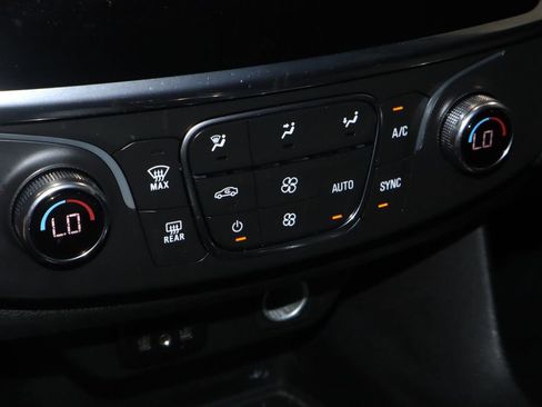 Used 2023 Chevrolet Traverse LT FWD image 30