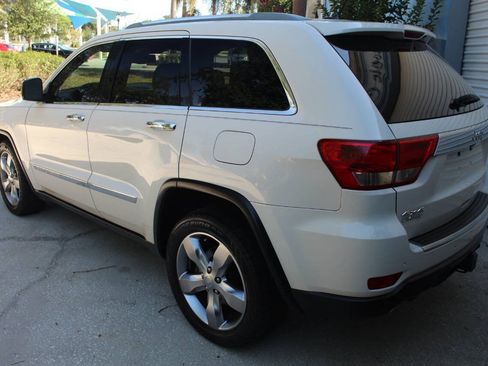 Used 2011 Jeep Grand Cherokee Limited w/ Trailer Tow Group IV AWD/4WD image 18