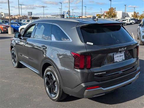 Used 2025 Kia Sorento EX image 4