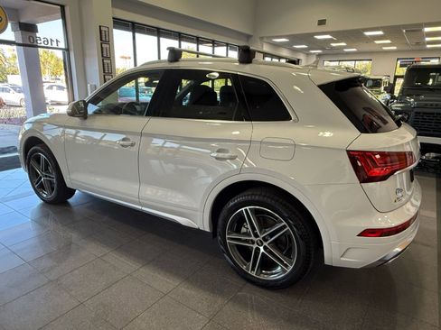 Used 2024 Audi Q5 e Premium Plus w/ Premium Plus Package image 3