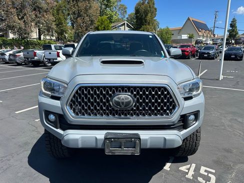 Used 2019 Toyota Tacoma TRD Sport w/ Technology Package image 9