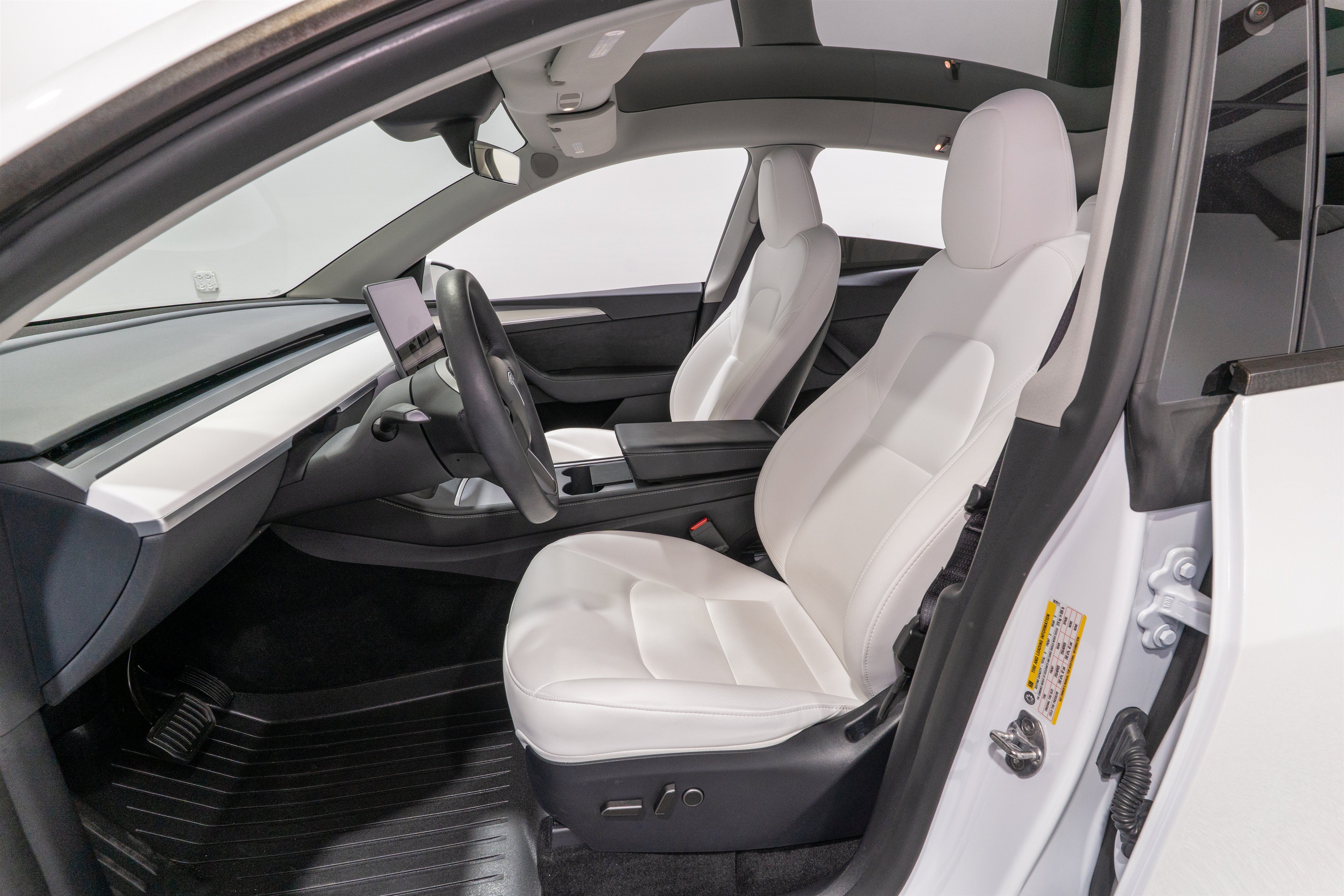 Used 2024 Tesla Model Y Long Range RWD image 14
