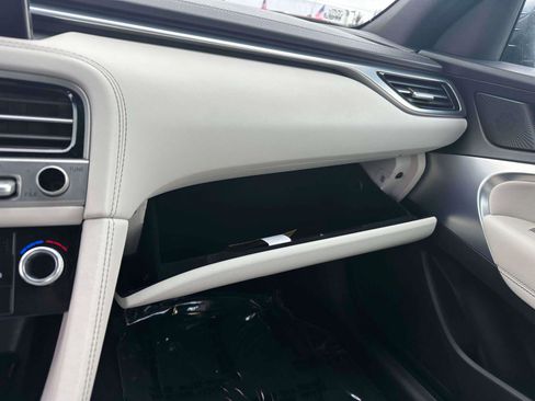 Used 2024 Genesis G70 2.5T image 33