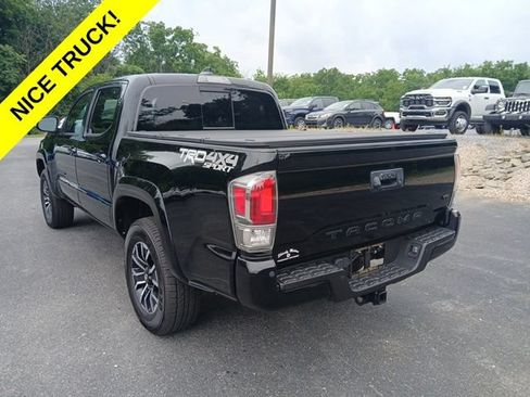 Used 2022 Toyota Tacoma TRD Sport w/ TRD Premium Sport Package AWD/4WD image 4