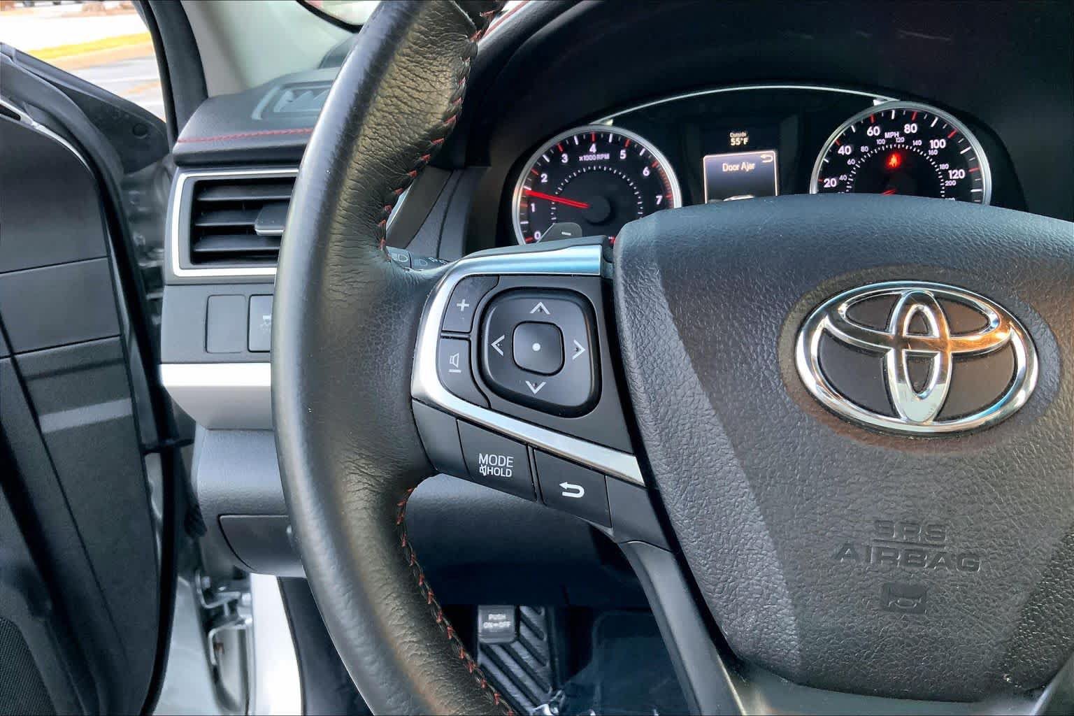 Used 2017 Toyota Camry SE w/ Moonroof Package FWD image 21