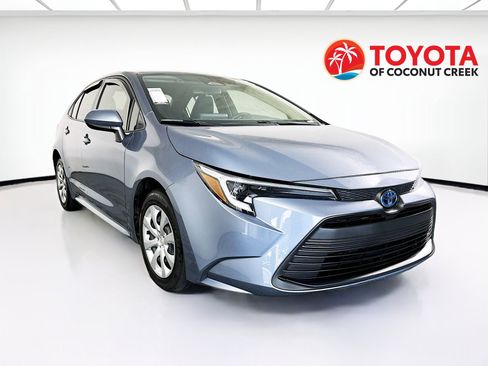 Used 2025 Toyota Corolla LE FWD image 1