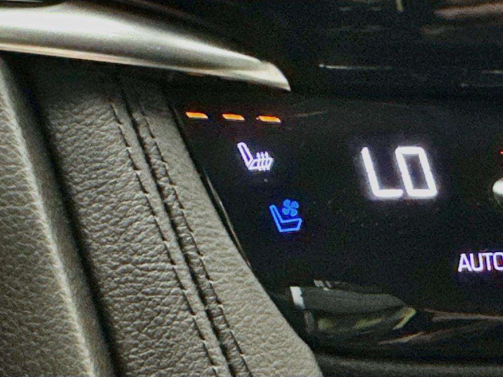 Used 2023 Cadillac XT6 Sport w/ Technology Package AWD/4WD image 22