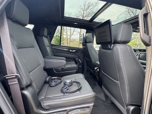 Used 2024 GMC Yukon Denali w/ Denali Reserve Package image 15