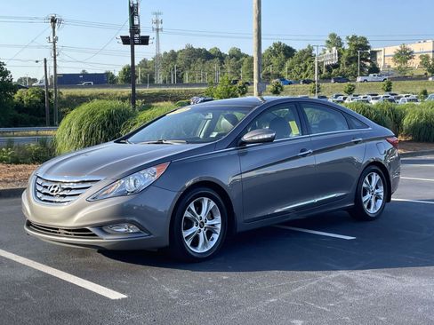 Used 2013 Hyundai Sonata Limited w/ Premium Pkg FWD image 3