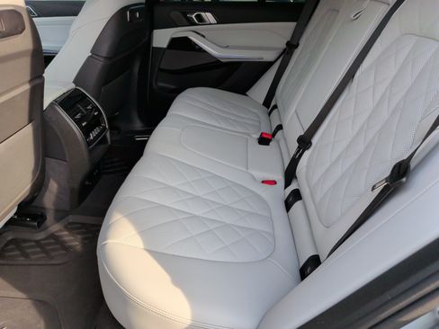 Used 2026 BMW X5 xDrive40i w/ M Sport Package AWD/4WD image 39