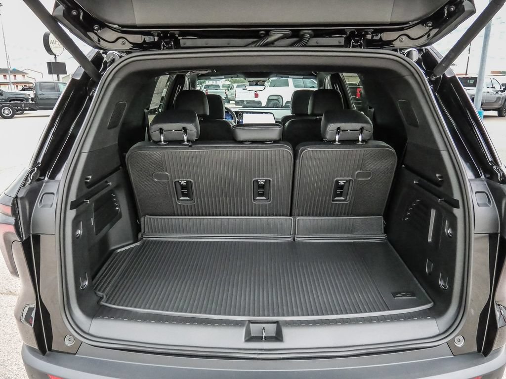 New 2027 Chevrolet Traverse LT w/ Driver Confidence Package FWD image 12
