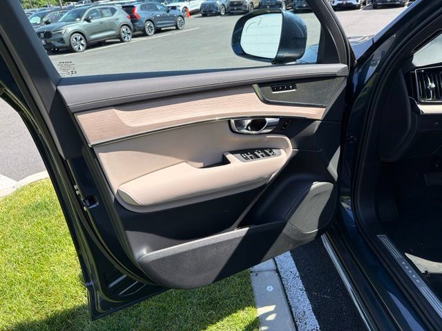 New 2026 Volvo XC90 T8 Core w/ Protection Package Premier AWD/4WD image 10