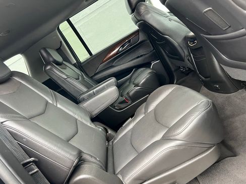 Used 2020 Cadillac Escalade ESV Luxury w/ Escalade Sport Edition image 59