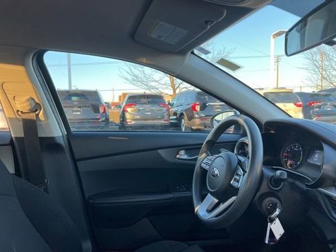 Used 2019 Kia Forte LXS image 29