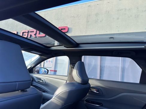 Used 2025 Toyota Crown Signia Limited image 39