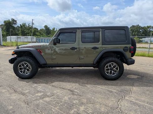 Used 2025 Jeep Wrangler Unlimited Rubicon w/ Convenience Group AWD/4WD image 7