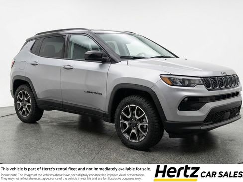 Used 2025 Jeep Compass Trailhawk image 1