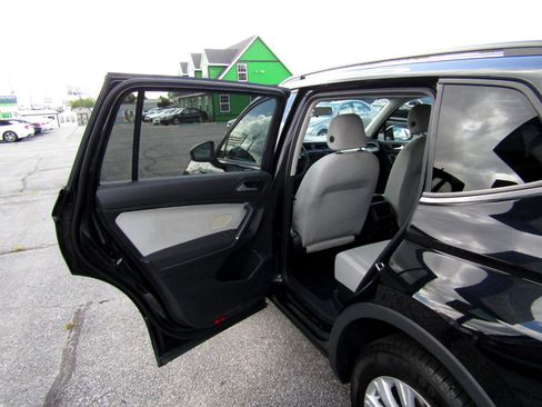 Used 2020 Volkswagen Tiguan S image 18