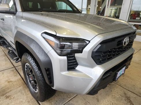 Used 2024 Toyota Tacoma TRD Off-Road w/ TRD Off Road Premium Package AWD/4WD image 8