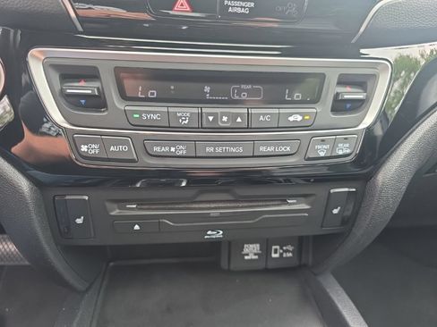 Used 2019 Honda Pilot Touring image 22
