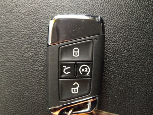 Used 2021 Volkswagen Atlas SE w/ Towing Package FWD image 32