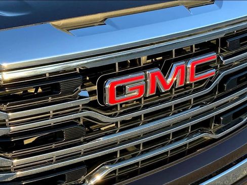 Used 2025 GMC Sierra 1500 SLT image 28