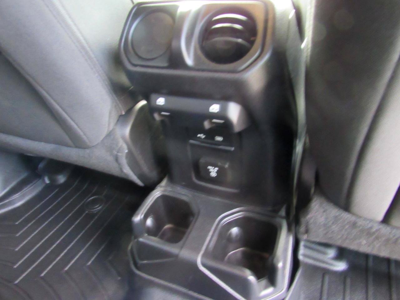 Used 2019 Jeep Wrangler Unlimited Sahara w/ Uconnect 4C Nav & Sound Group AWD/4WD image 35