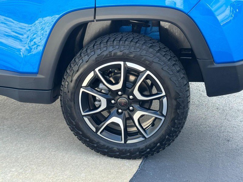 Used 2025 Jeep Compass Trailhawk AWD/4WD image 7