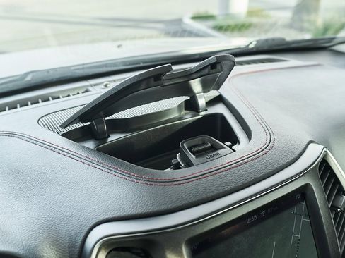 Used 2019 Jeep Cherokee Trailhawk image 55