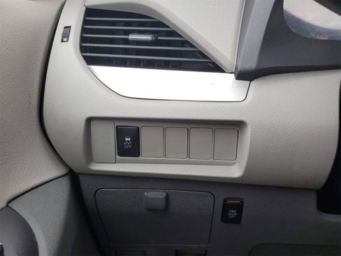 Used 2016 Toyota Sienna LE image 29