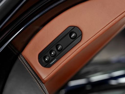 Used 2014 McLaren MP4-12C Spider RWD image 17