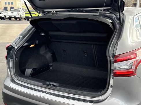 Used 2020 Nissan Rogue Sport S image 18