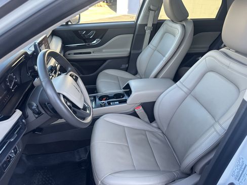 Used 2022 Lincoln Corsair AWD w/ Premium Package image 8