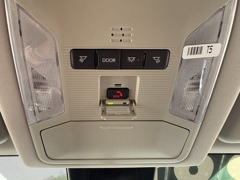 Used 2025 Toyota RAV4 LE image 29