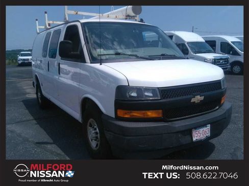 Used 2020 Chevrolet Express 2500 w/ Driver Convenience Package RWD image 4
